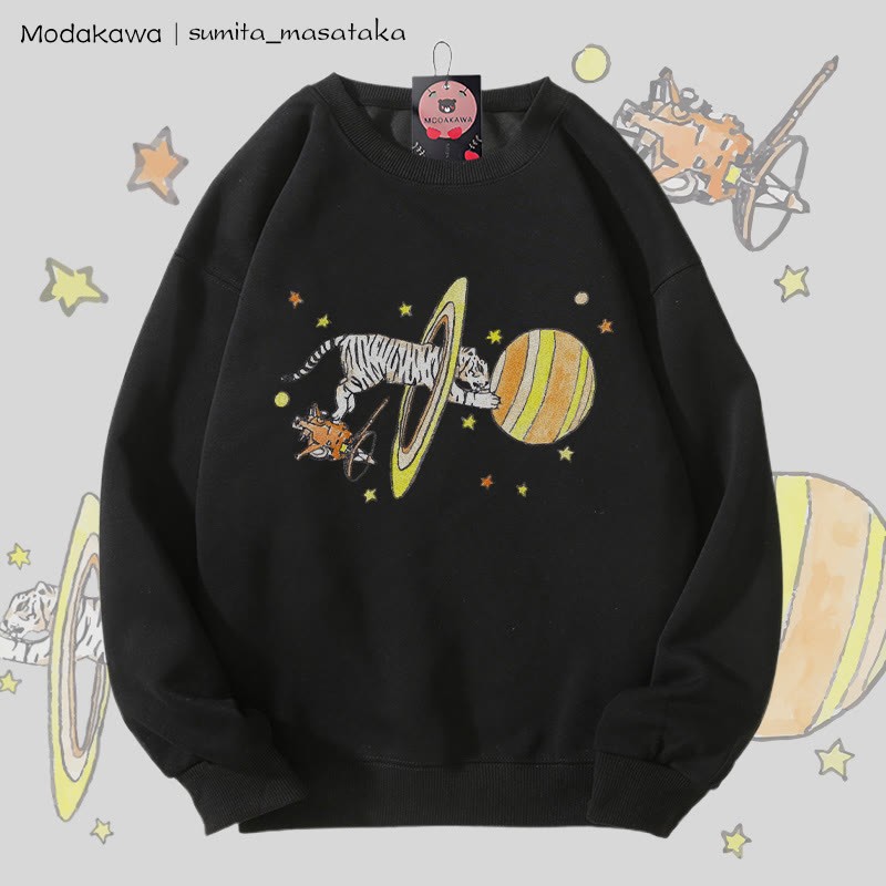 MODAKAWA X sumita_masataka ホワイトタイガーが土星の環を進むグラフィック ユニセックス スウェットシャツ - Black - 5XL - image 1