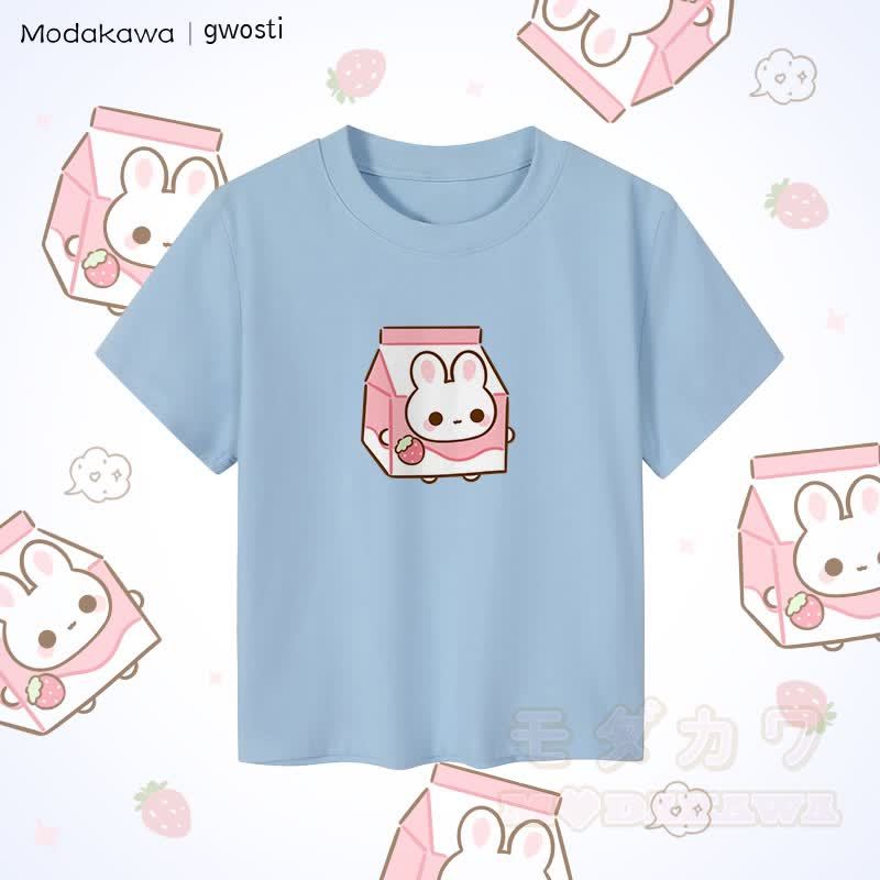 MODAKAWA X gwosti Strawbunny ミルクグラフィック レディース クロップドTシャツ 92% コーマ綿クロップトップ - 青 - XL - image 2