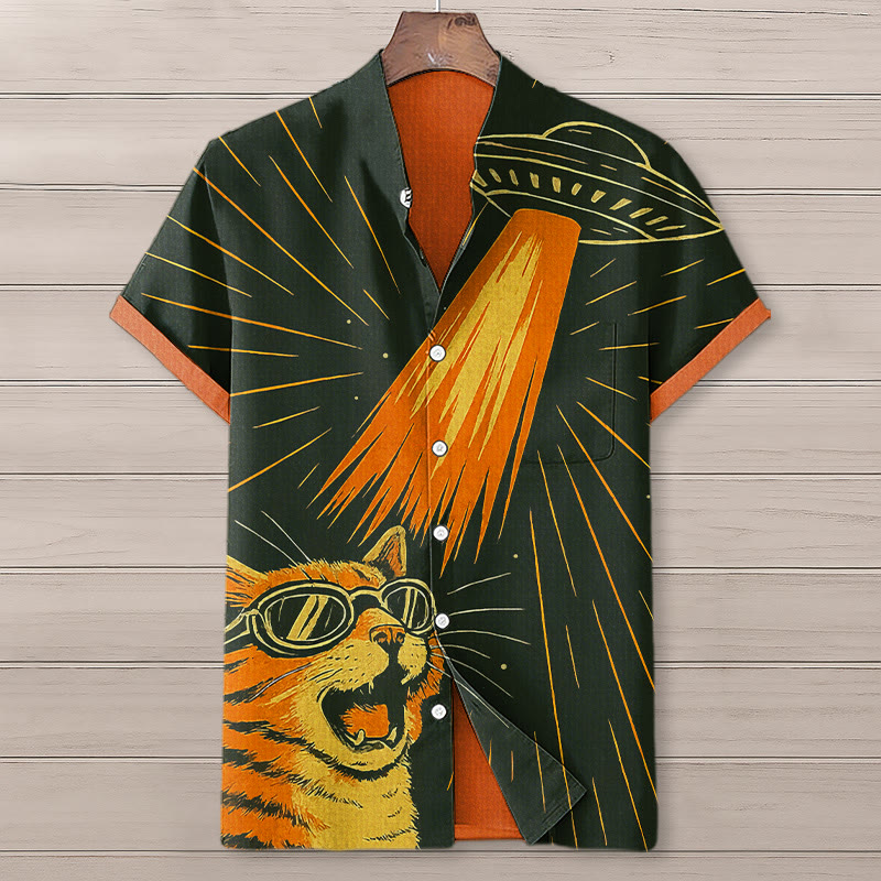 怯えた猫とUFOのレトロフューチャーアートプリントシャツ - Black - 5XL - image 1