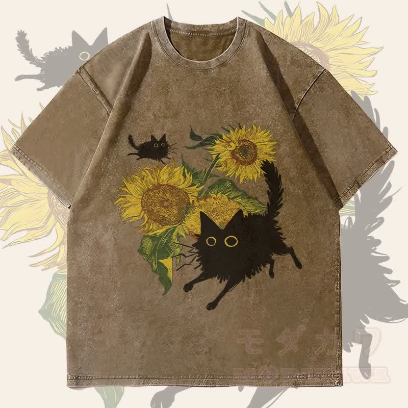 MODAKAWA 黒猫とひまわりのグラフィック ユニセックス ヴィンテージ ウォッシュド Tシャツ - ダークブラウン - 4XL - image 1
