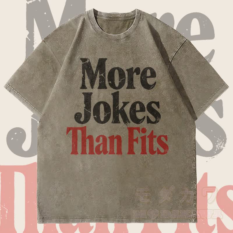 MODAKAWA MORE JOKES THAN FITS グラフィック ユニセックス ヴィンテージ ウォッシュド Tシャツ - アーミーグリーン - 4XL - image 2