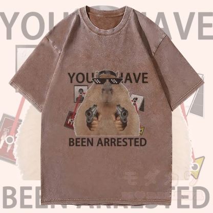MODAKAWA YOU HAVE BEEN ARRESTED マーモット グラフィック ユニセックス ヴィンテージ ウォッシュド Tシャツ - 茶色 - 4XL - image 2
