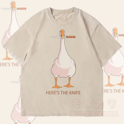 MODAKAWA HERE'S THE KNIFE グースグラフィック ユニセックス ヴィンテージウォッシュTシャツ - ベージュ - 4XL - image 2