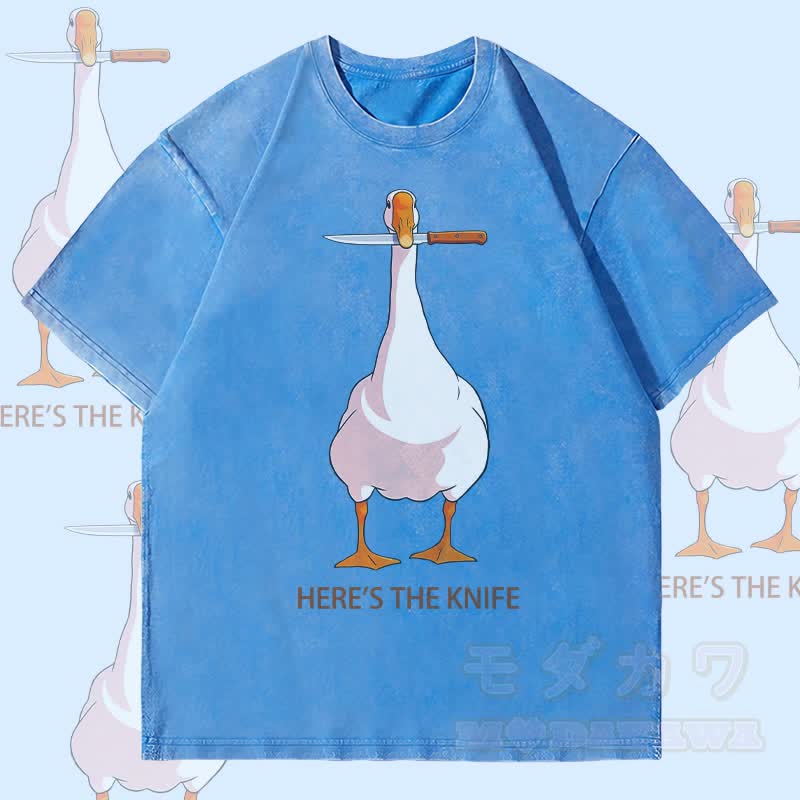 MODAKAWA HERE'S THE KNIFE グースグラフィック ユニセックス ヴィンテージウォッシュTシャツ - 青 - 4XL - image 1