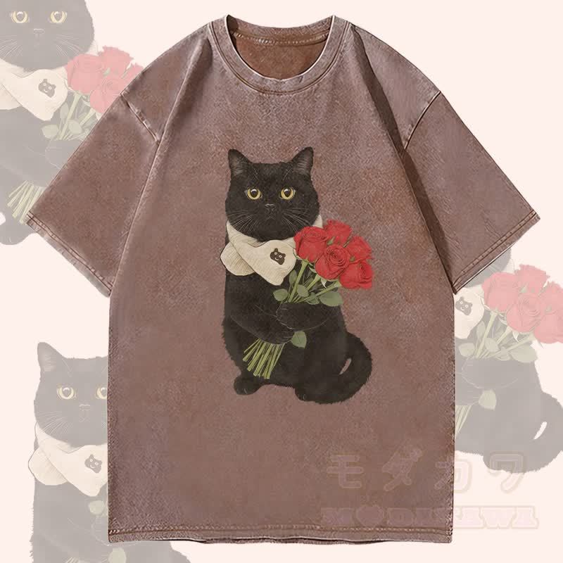 MODAKAWA 黒猫とバラのグラフィック ユニセックス ヴィンテージ ウォッシュド Tシャツ - 茶色 - 4XL - image 2