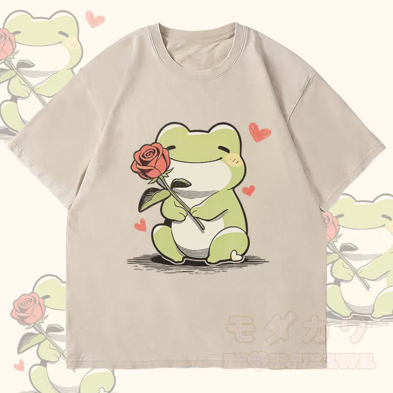 MODAKAWA かわいいカエルとバラのグラフィック ユニセックス ヴィンテージ ウォッシュ加工 Tシャツ - ベージュ - 4XL - image 2