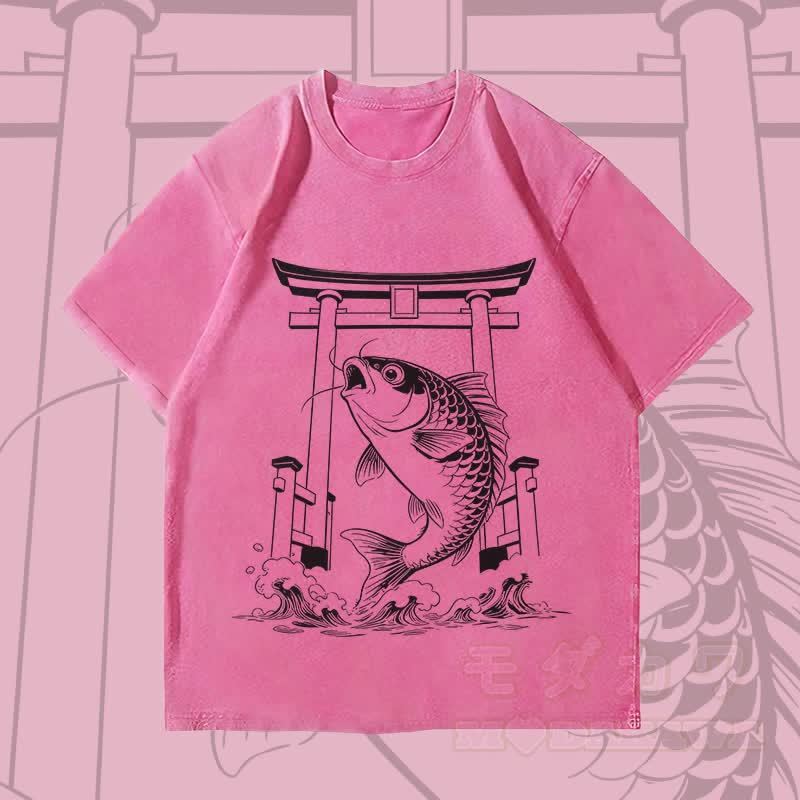 MODAKAWA ジャンピングフィッシュ グラフィック ユニセックス ヴィンテージウォッシュTシャツ - ローズレッド - 4XL - image 1