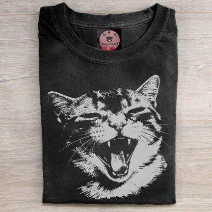 MODAKAWA 口を開けた猫のグラフィック ユニセックス ヴィンテージウォッシュTシャツ - Black - 5XL - image 1