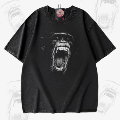 Roaring Ape グラフィックModakawaユニセックス ヴィンテージウォッシュ Tシャツ - Black - 5XL - image 1