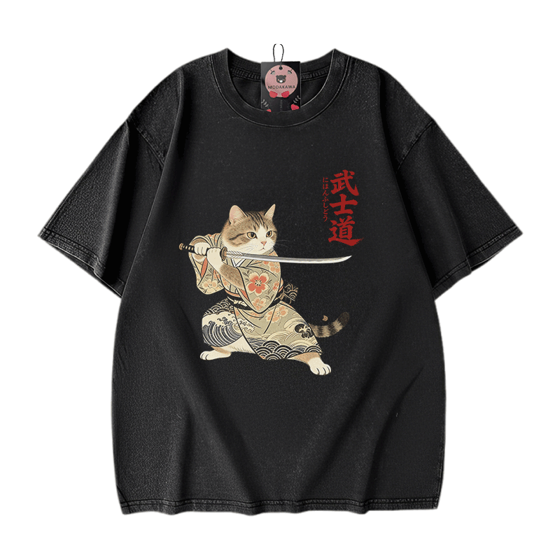 サムライキャットグラフィックModakawaヴィンテージ綿加工 綿100% Tシャツ - Black - 5XL - image 1