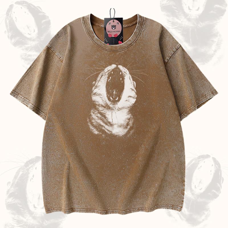 猫の口のグラフィック入りModakawaヴィンテージウォッシュ加工綿100% Tシャツ - Brown - 5XL - image 1
