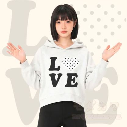 ドット柄ハートLOVEグラフィックModakawaクロップド綿パーカー - image 1
