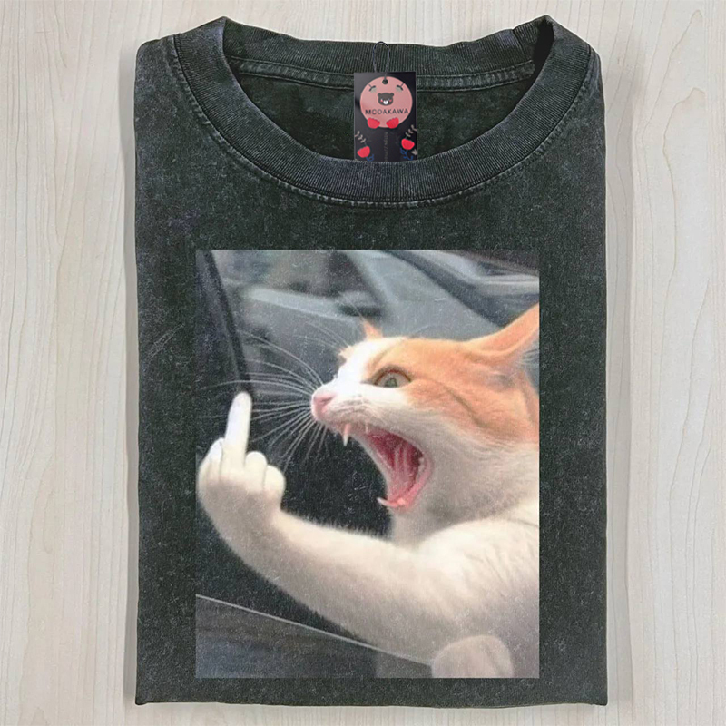 アングリーキャット グラフィックModakawaユニセックス ヴィンテージウォッシュドTシャツ - image 1