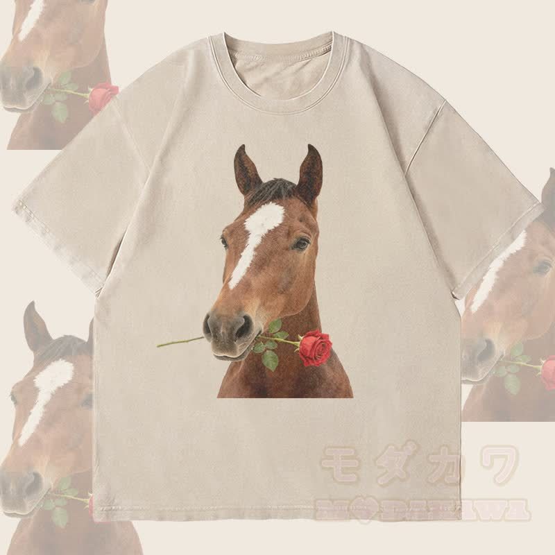 MODAKAWA 馬とバラのグラフィック ユニセックス ヴィンテージ ウォッシュド Tシャツ - ベージュ - 4XL - image 3