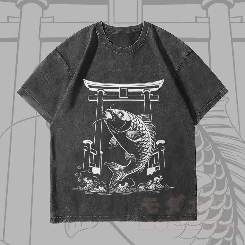 MODAKAWA ジャンピングフィッシュ グラフィック ユニセックス ヴィンテージウォッシュTシャツ - 黒 - 4XL - image 3