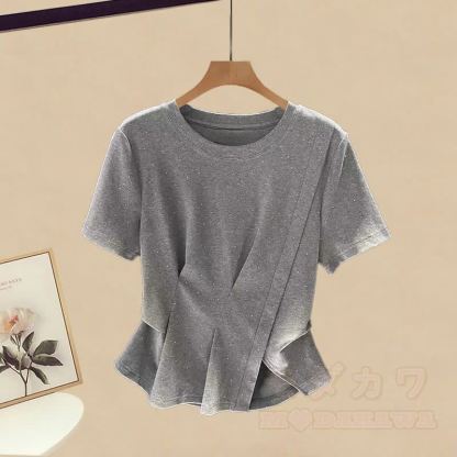 イレギュラーTシャツとチェックスカートのコーディネート - image 6