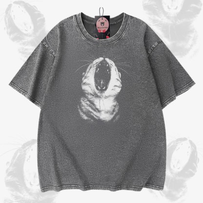 猫の口のグラフィック入りModakawaヴィンテージウォッシュ加工綿100% Tシャツ - Grey - 5XL - image 3