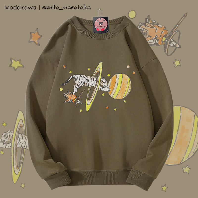 MODAKAWA X sumita_masataka ホワイトタイガーが土星の環を進むグラフィック ユニセックス スウェットシャツ - Dark Khaki - 5XL - image 4