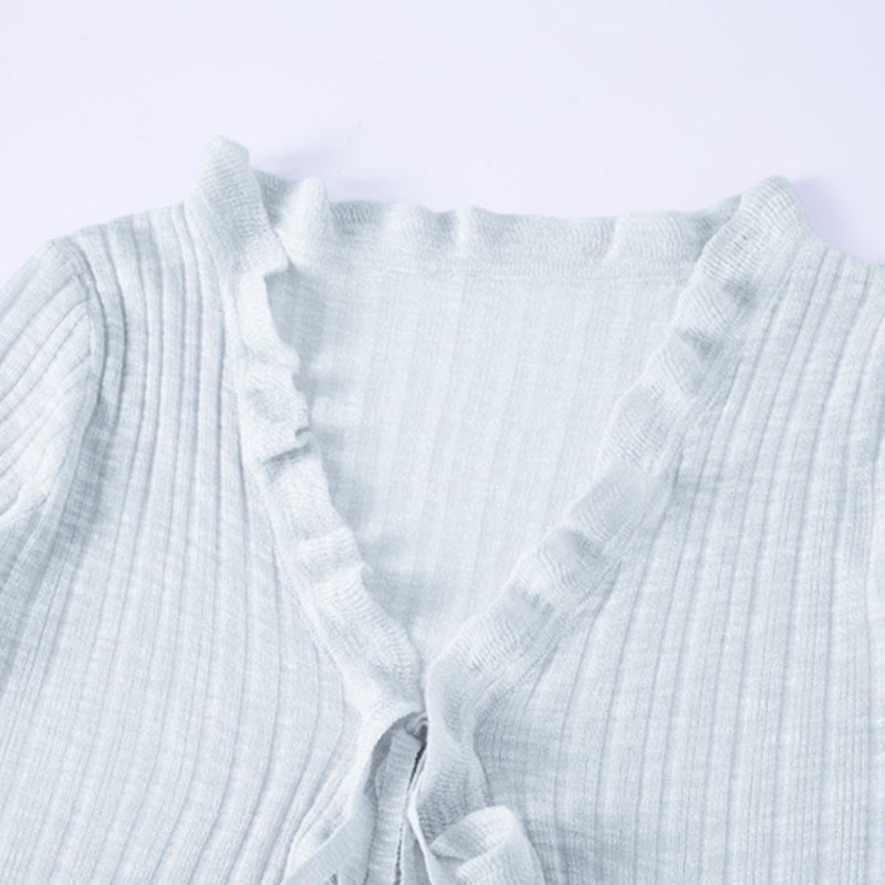 ブルーのレースアップカーディガンとフリルのスリップドレスのマッチングアウトフィット - image 5