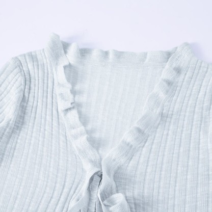 ブルーのレースアップカーディガンとフリルのスリップドレスのマッチングアウトフィット - image 5