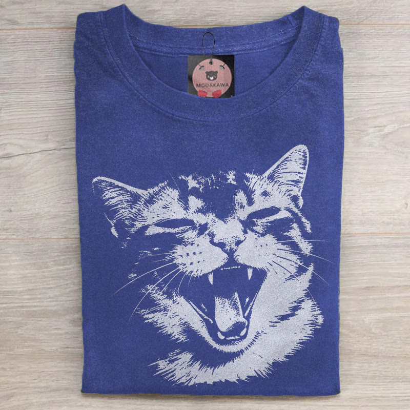MODAKAWA 口を開けた猫のグラフィック ユニセックス ヴィンテージウォッシュTシャツ - Blue - 5XL - image 4