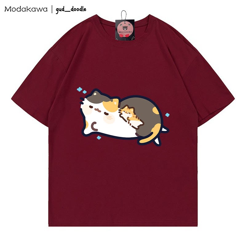MODAKAWA X gud_doodle眠り猫プリントTシャツ - Wine Red - 5XL - image 5