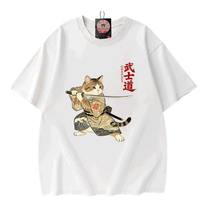 サムライキャットグラフィックModakawaヴィンテージ綿加工 綿100% Tシャツ - White - 5XL - image 3