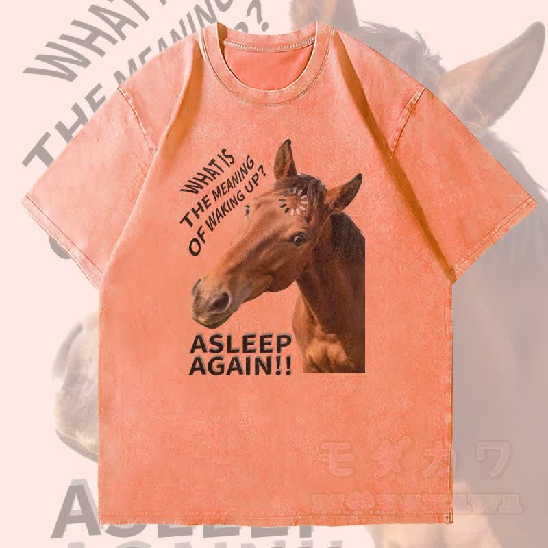MODAKAWA 目覚めることの意味 馬のグラフィック ユニセックス ヴィンテージウォッシュTシャツ - オレンジ - 4XL - image 3