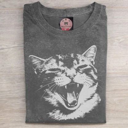 MODAKAWA 口を開けた猫のグラフィック ユニセックス ヴィンテージウォッシュTシャツ - Grey - 5XL - image 2