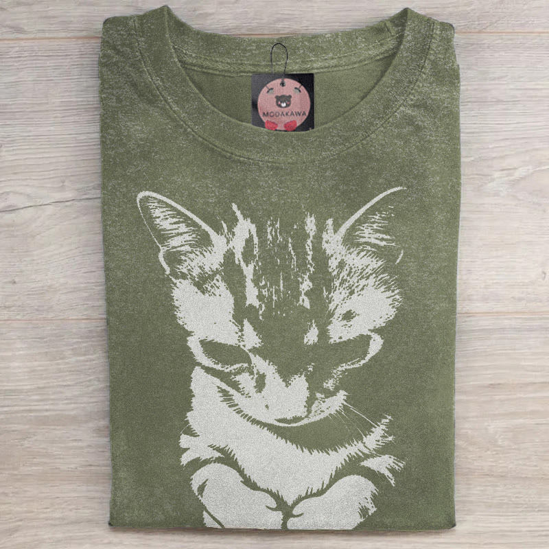 MODAKAWA ギルティキャット グラフィック ユニセックス ヴィンテージウォッシュドTシャツ - Green - 5XL - image 4