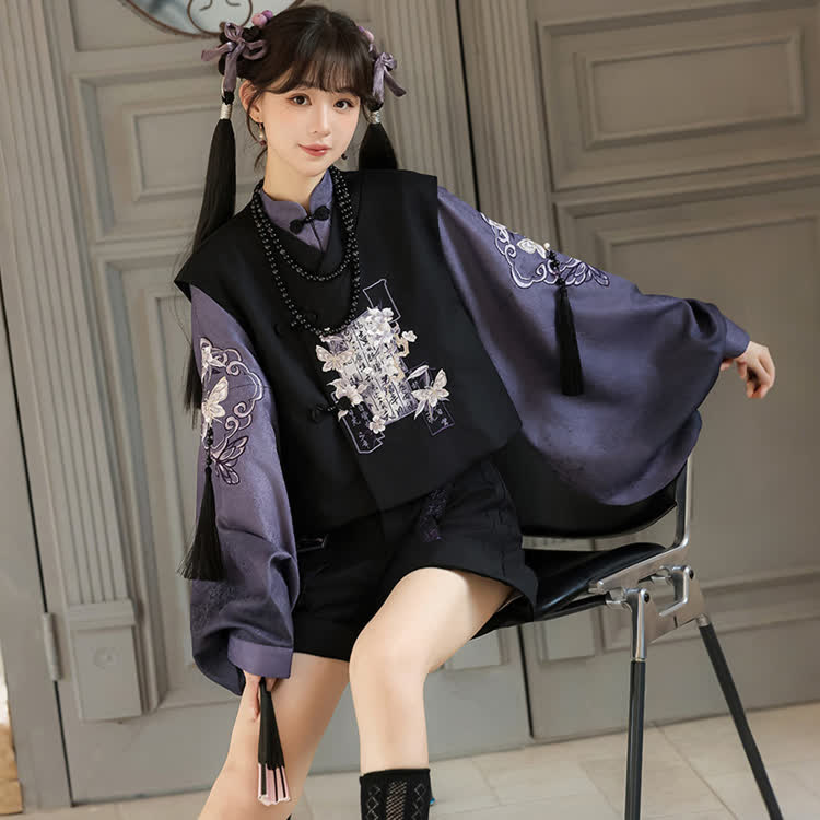 蝶の刺繍入りベスト、紫のベルスリーブトップス、黒のショートパンツ、ネックレス - image 10
