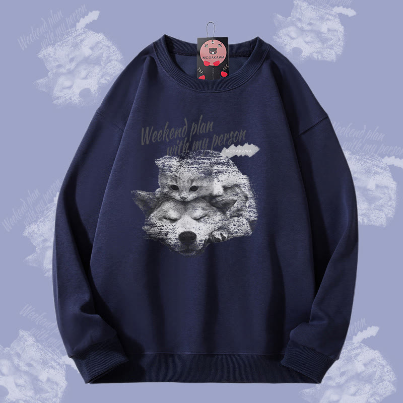 MODAKAWA WEEKEND PLAN WITH MY PERSON キティパピーグラフィック ユニセックス スウェットシャツ - Purplish Blue - 5XL - image 3