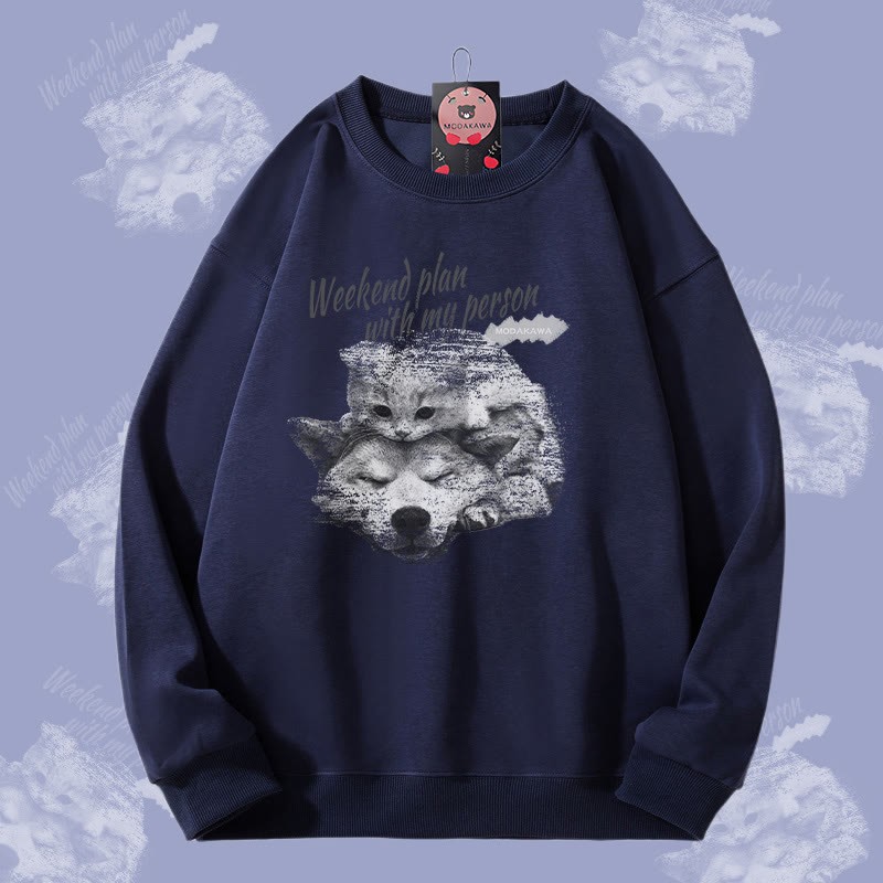 MODAKAWA WEEKEND PLAN WITH MY PERSON キティパピーグラフィック ユニセックス スウェットシャツ - Purplish Blue - 5XL - image 3