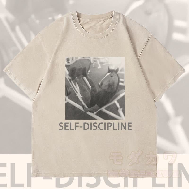 MODAKAWA SELF-DISCIPLINE 馬のグラフィック ユニセックス ヴィンテージウォッシュTシャツ - ベージュ - 4XL - image 3