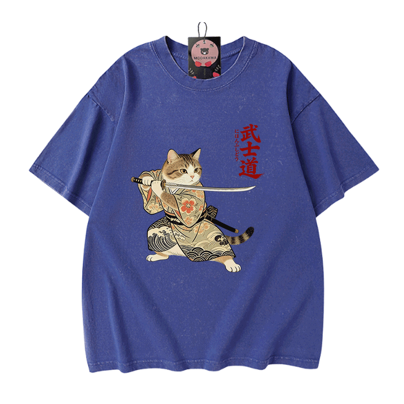 サムライキャットグラフィックModakawaヴィンテージ綿加工 綿100% Tシャツ - Blue - 5XL - image 4