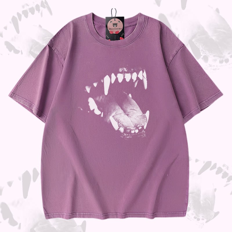 犬の牙グラフィック入りModakawaヴィンテージウォッシュ加工 綿100% T綿 - Purple - 5XL - image 4