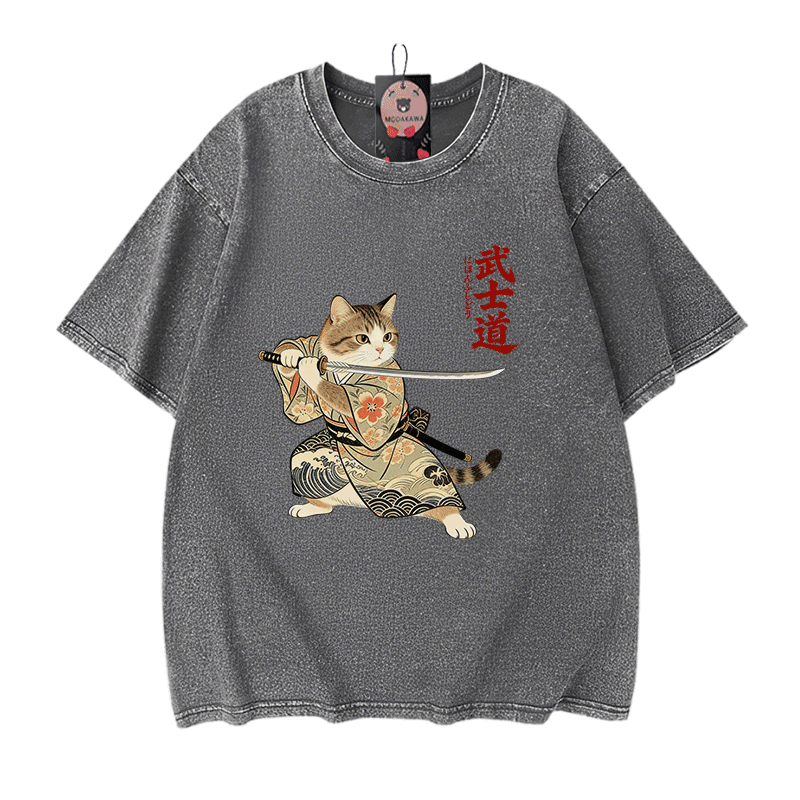 サムライキャットグラフィックModakawaヴィンテージ綿加工 綿100% Tシャツ - Grey - 5XL - image 9