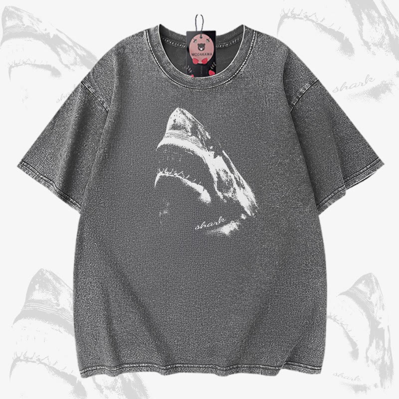 口を開けたサメのグラフィック入りModakawaユニセックス ヴィンテージウォッシュドTシャツ - Grey - 5XL - image 3