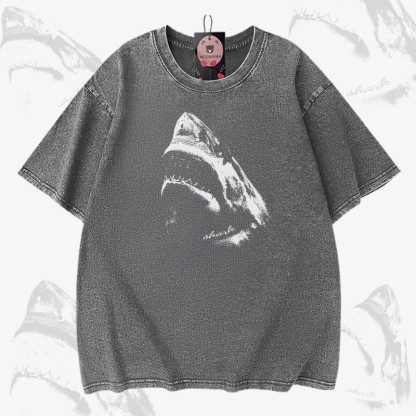 口を開けたサメのグラフィック入りModakawaユニセックス ヴィンテージウォッシュドTシャツ - Grey - 5XL - image 3