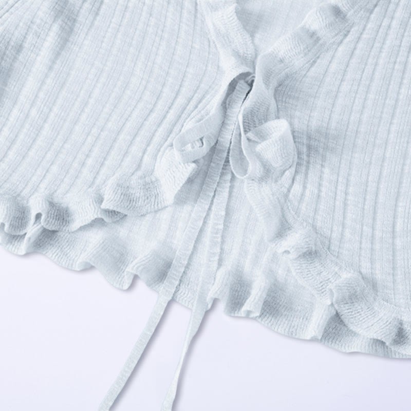 ブルーのレースアップカーディガンとフリルのスリップドレスのマッチングアウトフィット - image 6