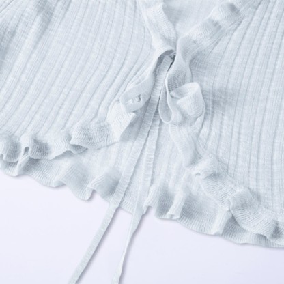 ブルーのレースアップカーディガンとフリルのスリップドレスのマッチングアウトフィット - image 6