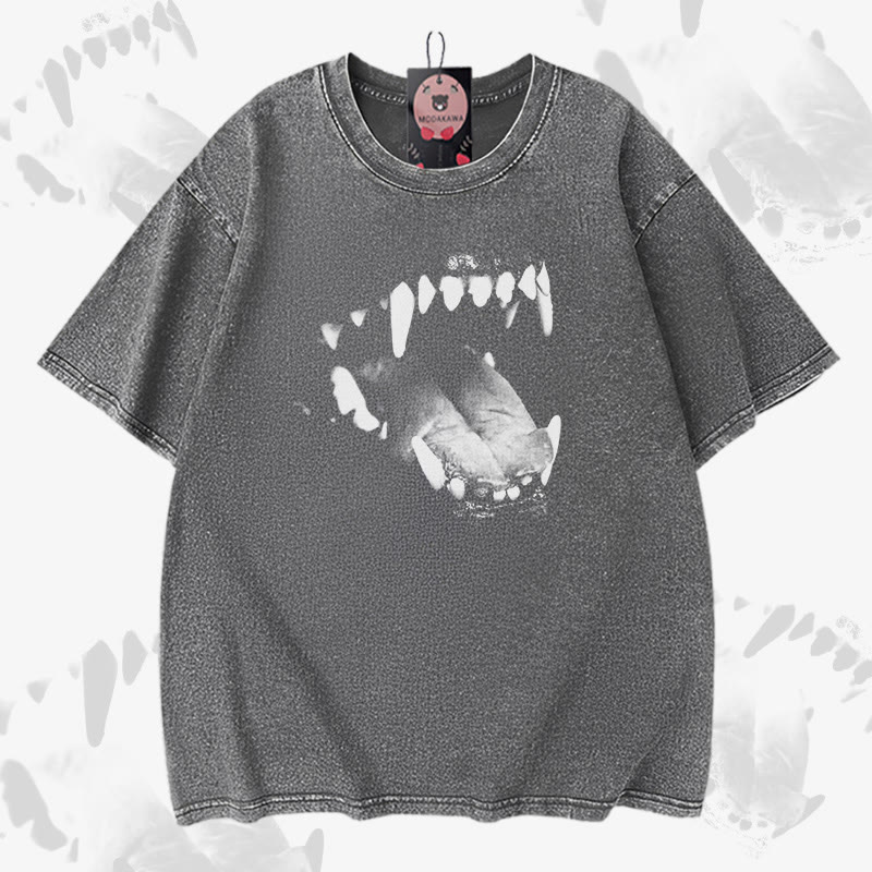 犬の牙グラフィック入りModakawaヴィンテージウォッシュ加工 綿100% T綿 - Grey - 5XL - image 3