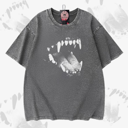 犬の牙グラフィック入りModakawaヴィンテージウォッシュ加工 綿100% T綿 - Grey - 5XL - image 3