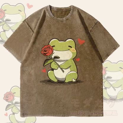 MODAKAWA かわいいカエルとバラのグラフィック ユニセックス ヴィンテージ ウォッシュ加工 Tシャツ - ダークブラウン - 4XL - image 3