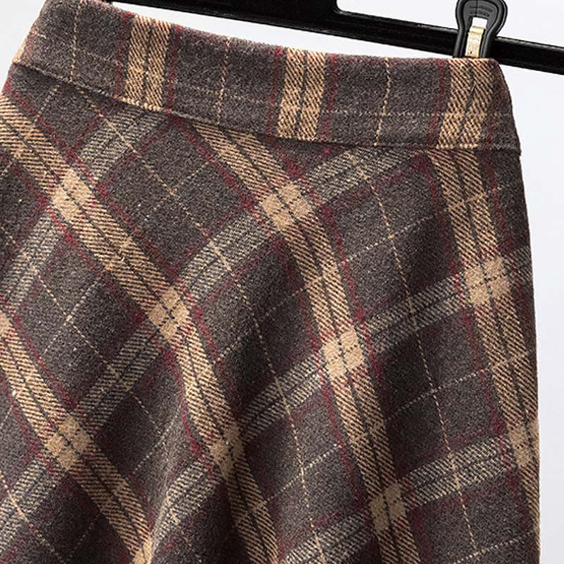 ベルト付きニットセータードレス、テクスチャードセーター、チェック柄スカートのマッチングアウトフィット - image 5