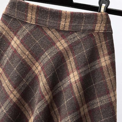 ベルト付きニットセータードレス、テクスチャードセーター、チェック柄スカートのマッチングアウトフィット - image 5