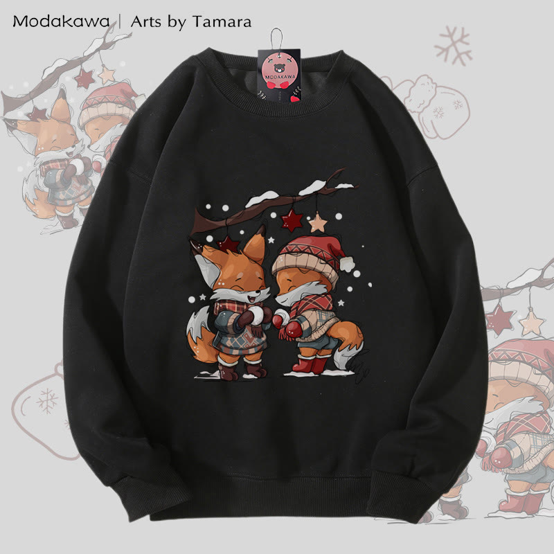 MODAKAWA X Arts by Tamara Fox 雪玉遊び クリスマスグラフィック ユニセックス スウェットシャツ - Black - 5XL - image 4