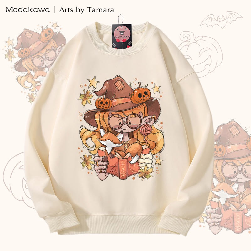 MODAKAWA X Arts by Tamara Witch And Her Fox ハロウィン グラフィック ユニセックス スウェットシャツ - Beige - 5XL - image 3
