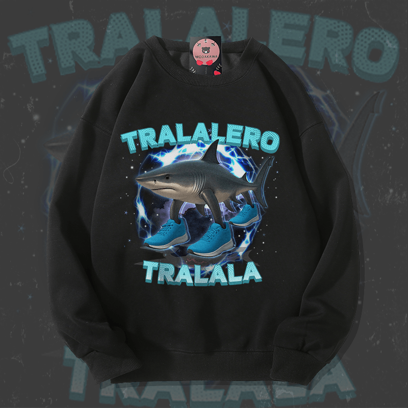 MODAKAWA TRALALERO TRALALA シャークグラフィック ユニセックス スウェットシャツ - Black - 5XL - image 2