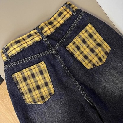 クロスニットセーター、チェックシャツ、ベルト、デニムパンツのマッチングコーデ - image 5